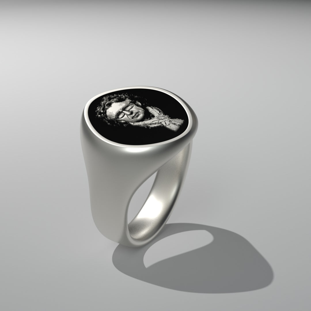 Personalisierter ovaler Siegelring mit Beispiel-Portaitfoto stehend