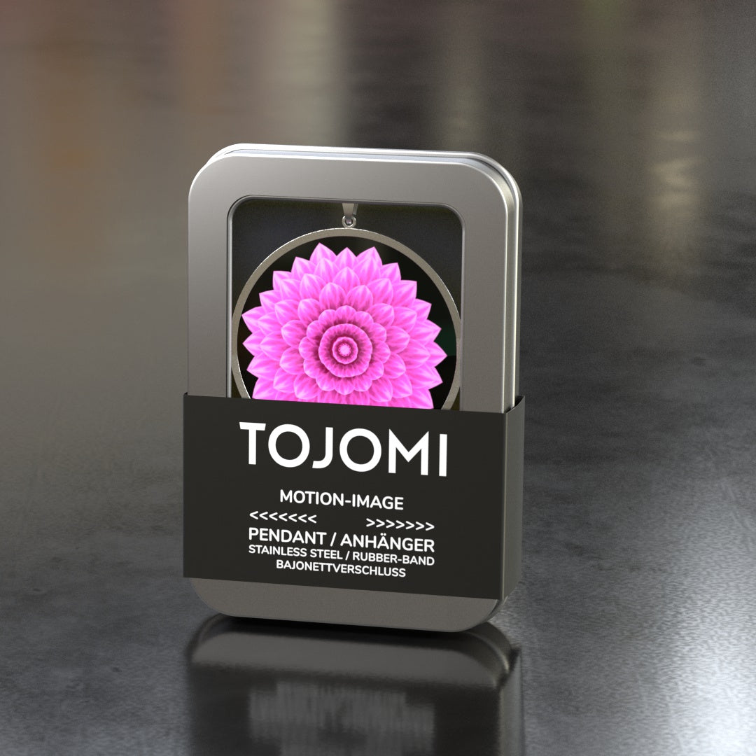 Anhänger in Edelstahl mit einem Durchmesser von 43mm aussen und 40mm innen und einer 3D/Motion-Einlage mit 40mm Durchmesser. Ein Kautschuk-Band mit Bajonett-Verschluss in Edelstahl wird mitgeliefert. Der Anhänger kommt in einer Metalldose mit Sichtfenster.