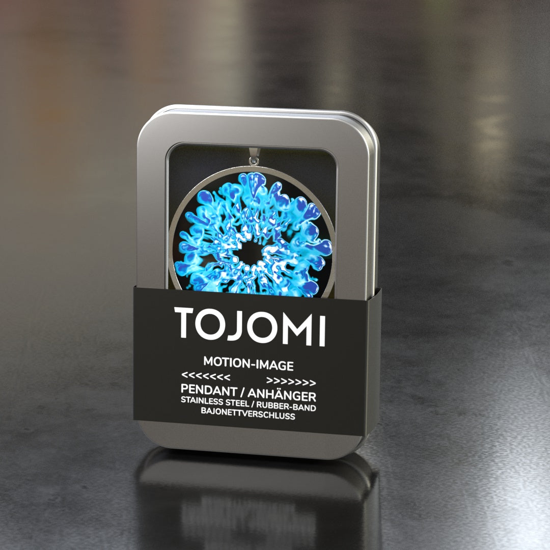 Anhänger in Edelstahl mit einem Durchmesser von 43mm aussen und 40mm innen und einer 3D/Motion-Einlage mit 40mm Durchmesser. Ein Kautschuk-Band mit Bajonett-Verschluss in Edelstahl wird mitgeliefert. Der Anhänger kommt in einer Metalldose mit Sichtfenster.