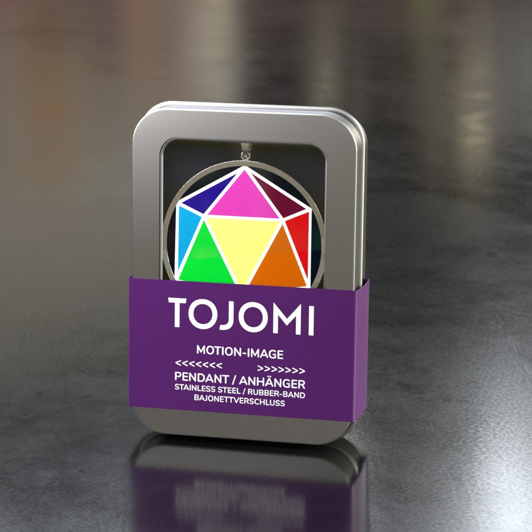 Anhänger in Edelstahl mit einem Durchmesser von 43mm aussen und 40mm innen und einer 3D/Motion-Einlage mit 40mm Durchmesser. Ein Kautschuk-Band mit Bajonett-Verschluss in Edelstahl wird mitgeliefert. Der Anhänger kommt in einer Metalldose mit Sichtfenster.